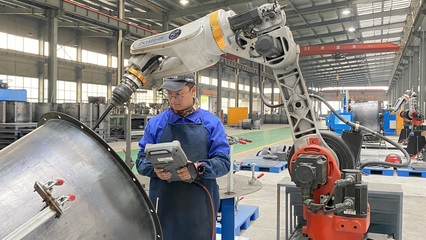 振康機(jī)械湯子康 敢與國(guó)際豪門(mén)扳手腕的“農(nóng)民企業(yè)家”與他的機(jī)械設(shè)備研發(fā)夢(mèng)