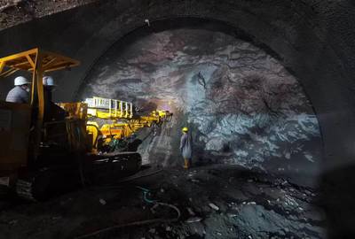 渝萬高鐵建設(shè)再傳捷報！萬州段首座八公里級長隧道提前貫通，國產(chǎn)大型機(jī)械顯神威